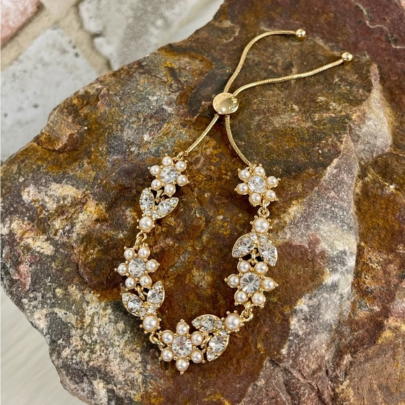 Gold-Tone Crystal & Imitation Pearl
Flower Slider Bracelet - Picture 2 of 12